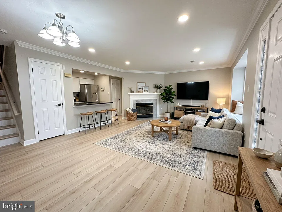 12103 Salemtown Dr