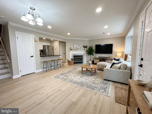 12103 Salemtown Dr, Woodbridge, VA 22192