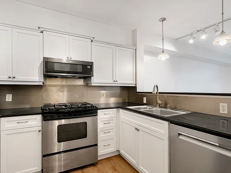 530 4th Ave W #108 — Photo 9