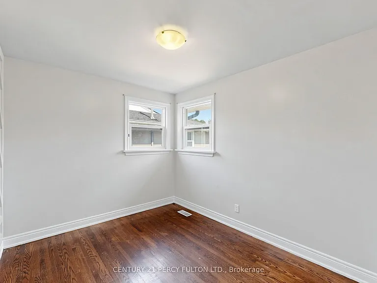25 Kenwood Cres — Photo 17