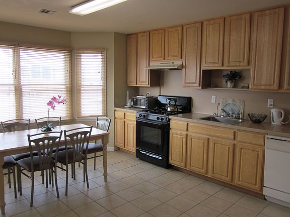 5th image of 35 Kingsfield Dr