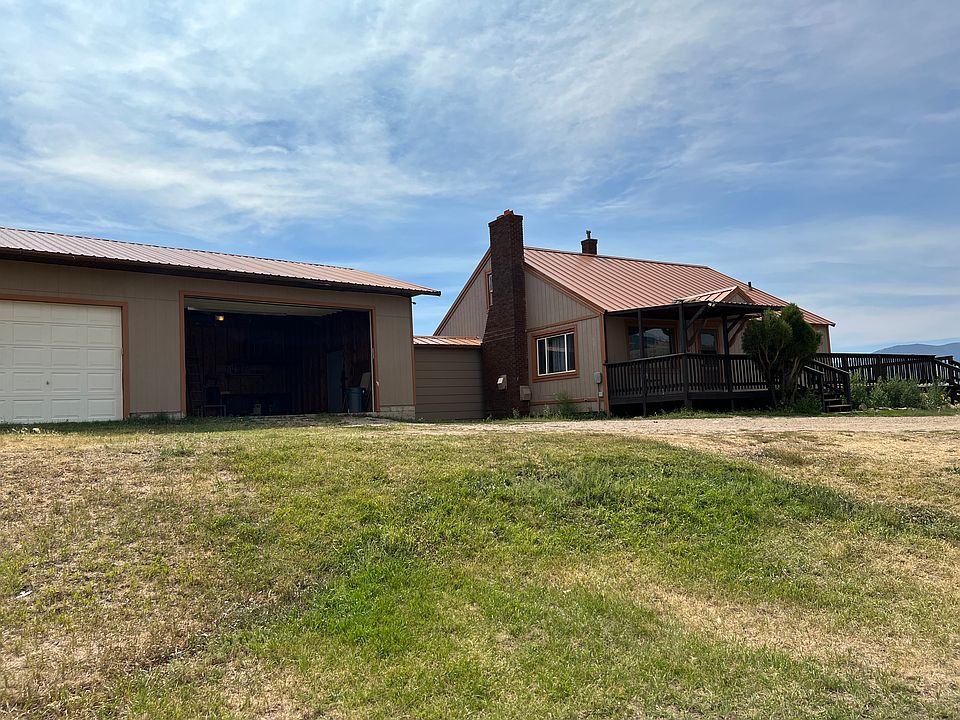 Shop side with largest door is for tenants use.
Front deck length of house