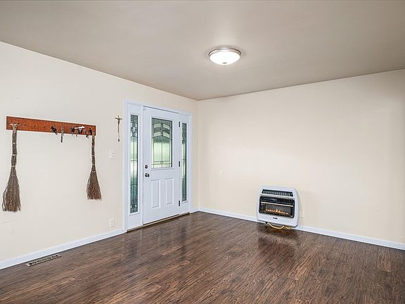 4th image of 493 Crockett Lake Dr