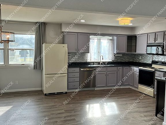 3rd image of 6247 Canyon Woods Dr