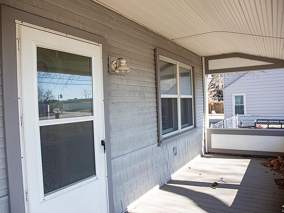 5th image of 15708 Goddard Rd