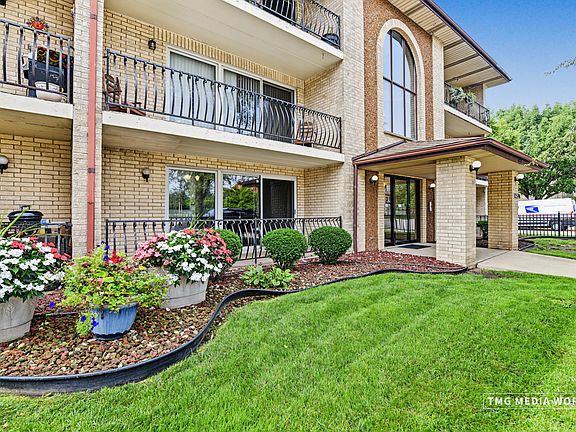 3rd image of 6255 W 63rd St APT 1B