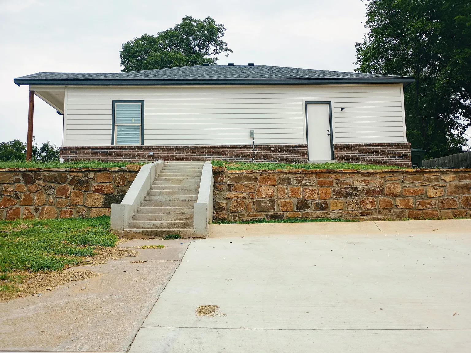 401 N Lincoln Ave — Photo 2