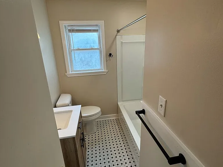 2711 Brownsboro Rd — Photo 3