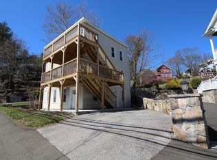 272 Valley Rd APT 1, Cos Cob, CT 06807