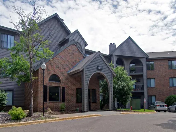 The Woodlands of Minnetonka Apartments