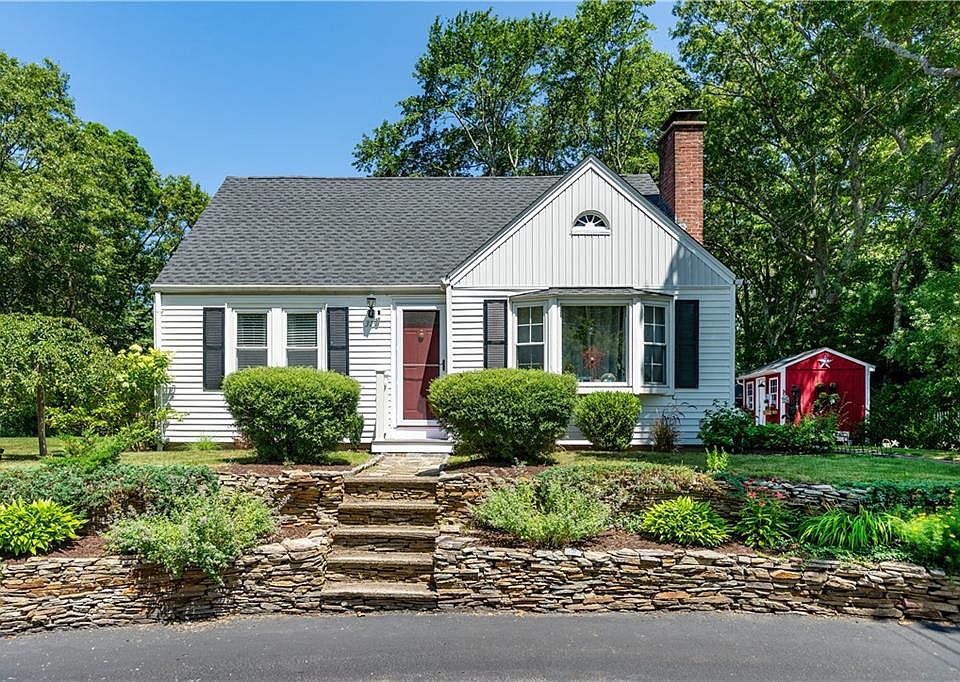1st image of 315 Crompton Rd