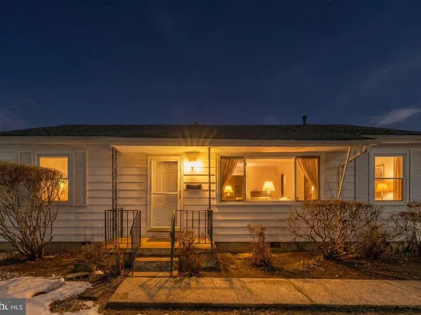 2950 Rosemary Ln, Falls Church, VA 22042