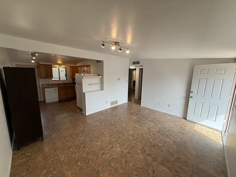 1603 N Park Ave — Photo 14