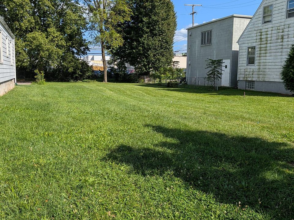 2nd image of 740 S Napoleon Ave