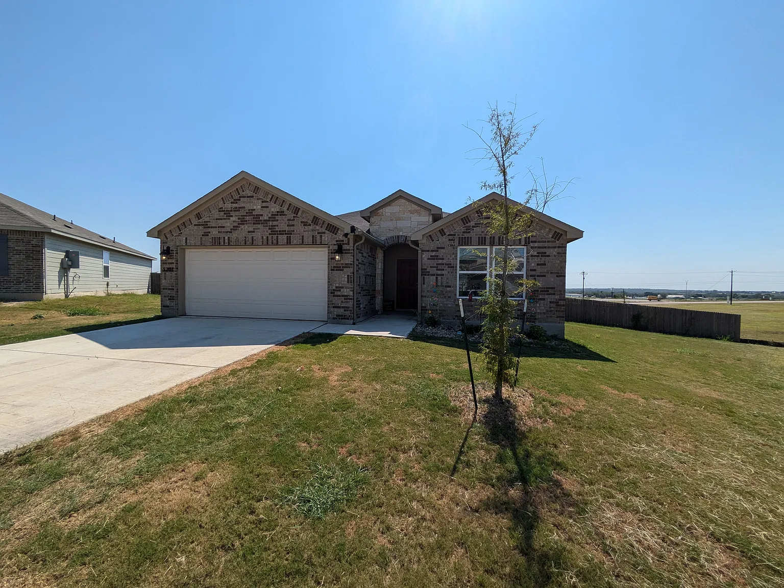 4 bed, 2.5 bath, 1840 sqft, $1,795 — Photo 4