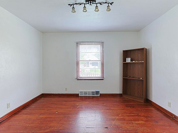 3rd image of 1850 Johnson St