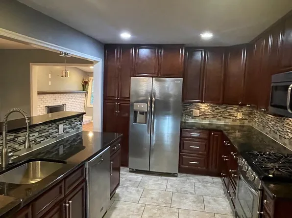 511 Hastings Rd, Cherry Hill, NJ 08034
