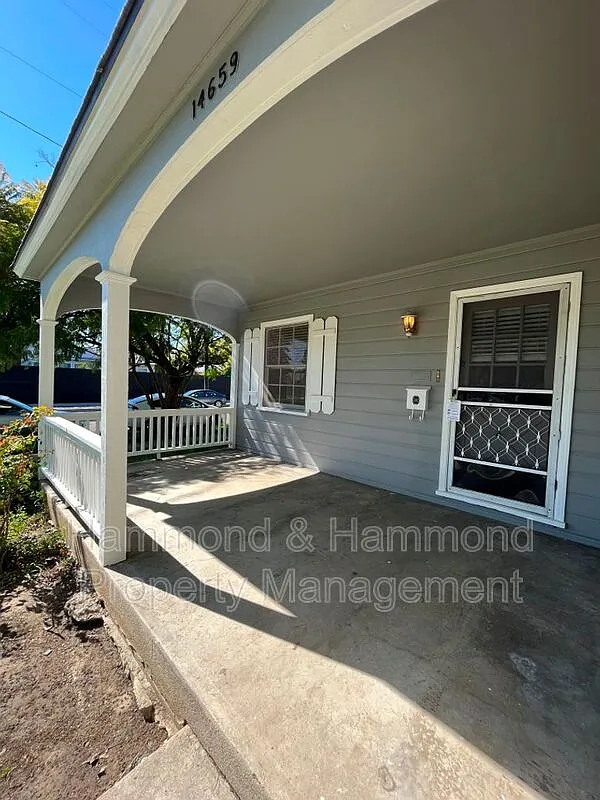 3 bed, 1.0 bath, 1227 sqft, $4,395 — Photo 2