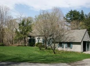 410 Berry Hill Rd, Syosset, NY 11791