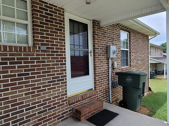 3rd image of 323 Poplar St NW