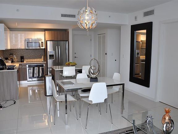 3rd image of 5300 Paseo Dr #1299
