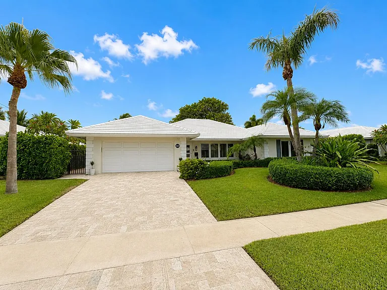 1111 SW Pepperridge Ter — Photo 36