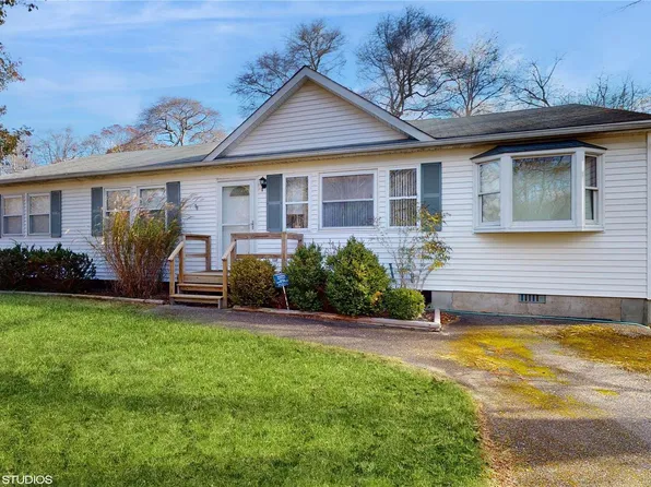 25 W Riviera Drive, Mastic Beach, NY 11951