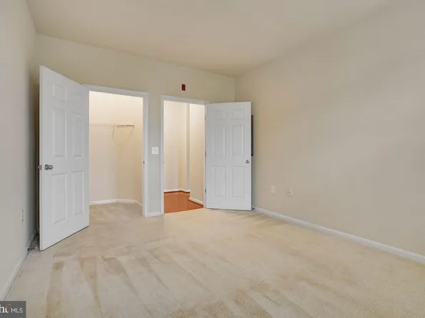 2465 Army Navy Dr, Arlington, VA
