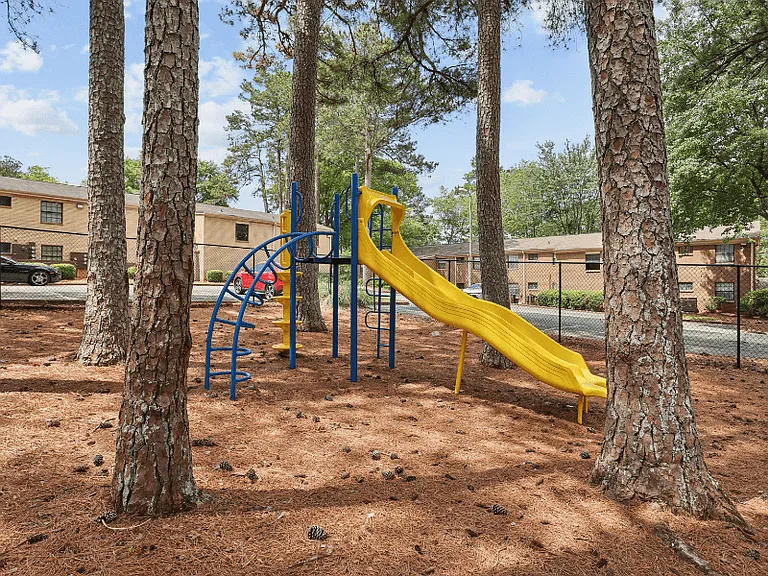 Brentwood Apartments — Photo 44
