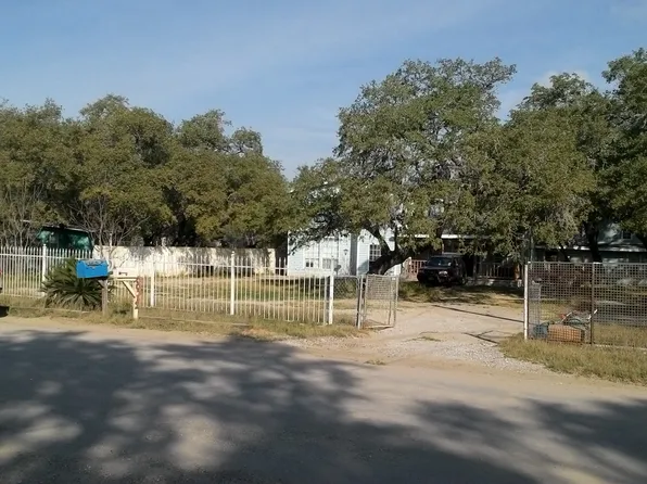 70 Timbercreek Dr, Poteet, TX 78065