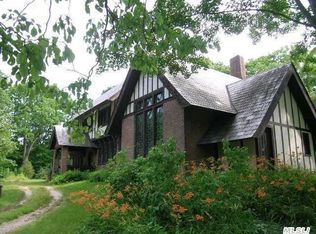 156 Cove Rd, Oyster Bay, NY 11771