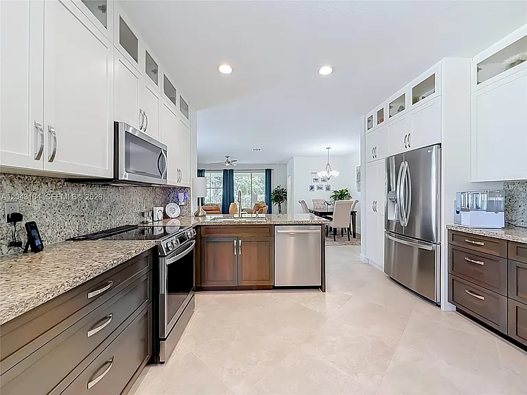 1556 Winterberry Ln — Photo 1