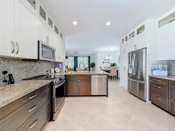 1556 Winterberry Ln, Weston, FL 33327