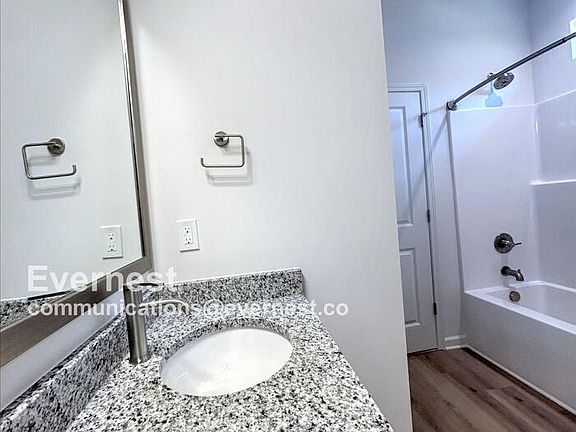 4th image of 521 E Robinson St