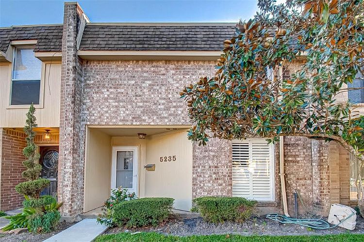 1st image of 5235 Woodlawn Pl