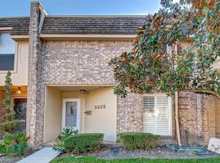 5235 Woodlawn Pl, Bellaire, TX 77401