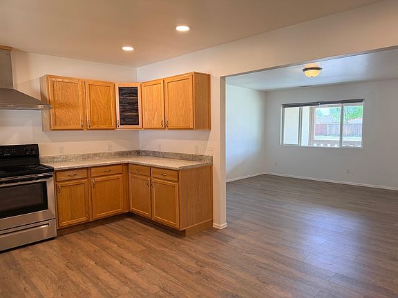 4th image of 2880 Caboose Ave