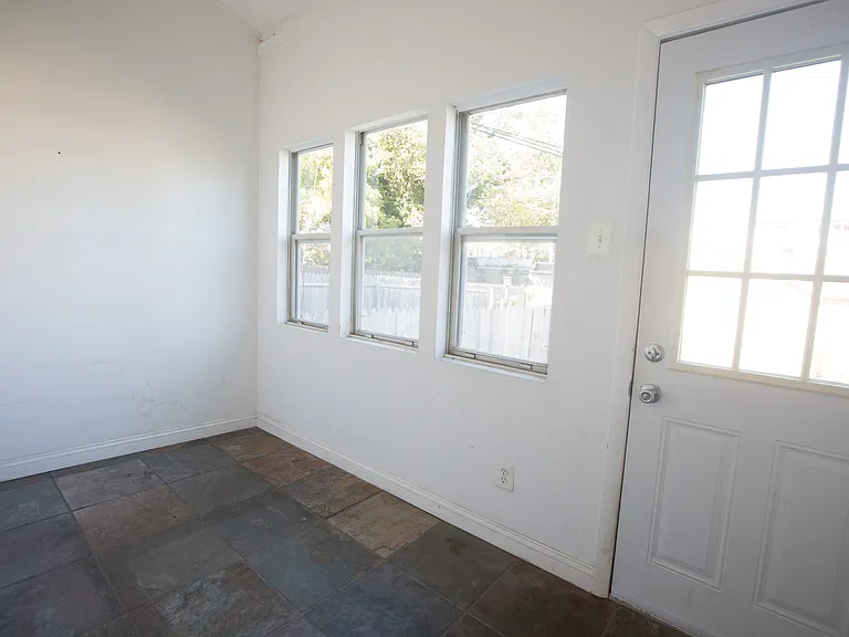 716 Berry St — Photo 4