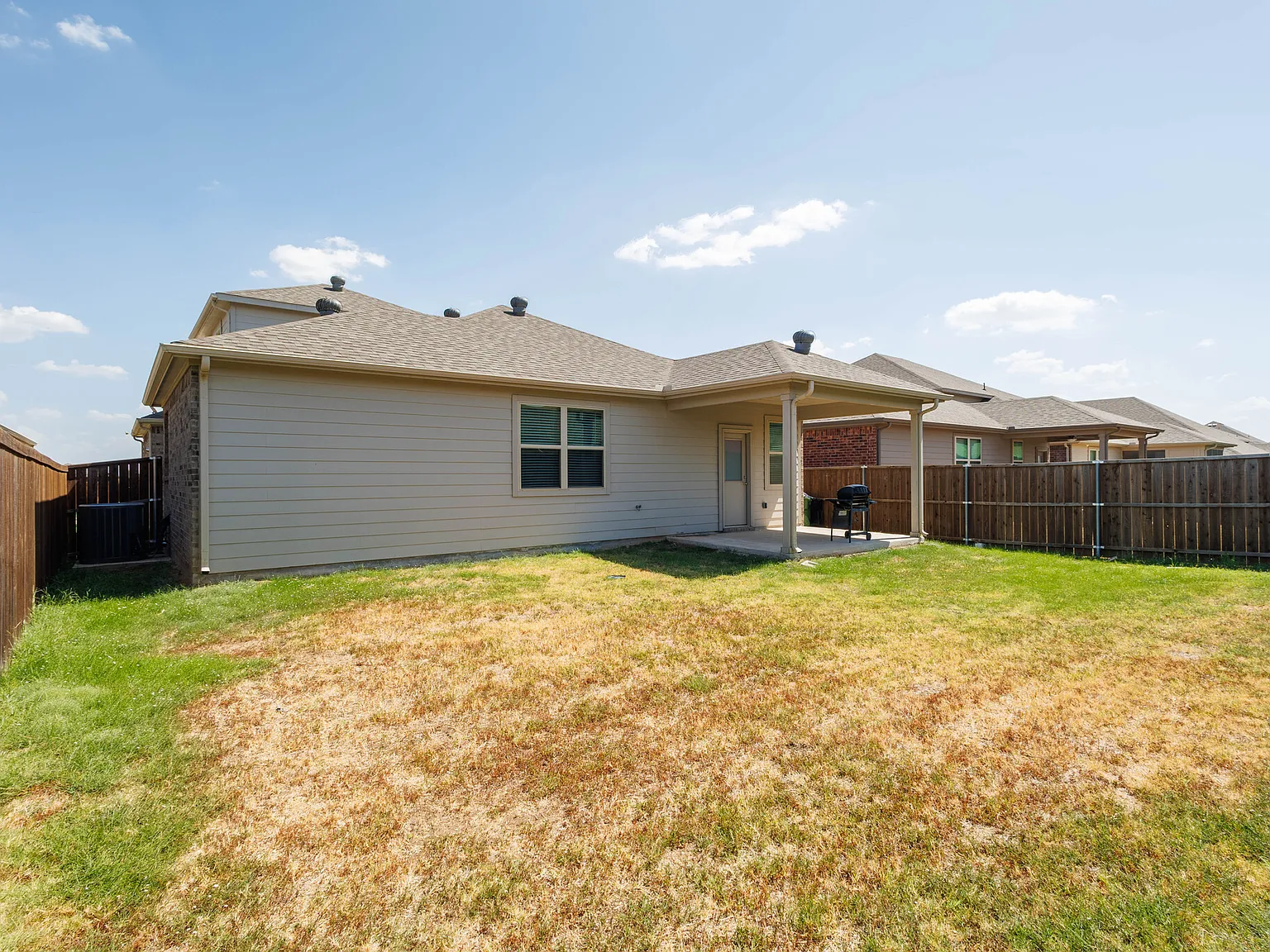 3 bed, 2084 sqft, $2,299 — Photo 4