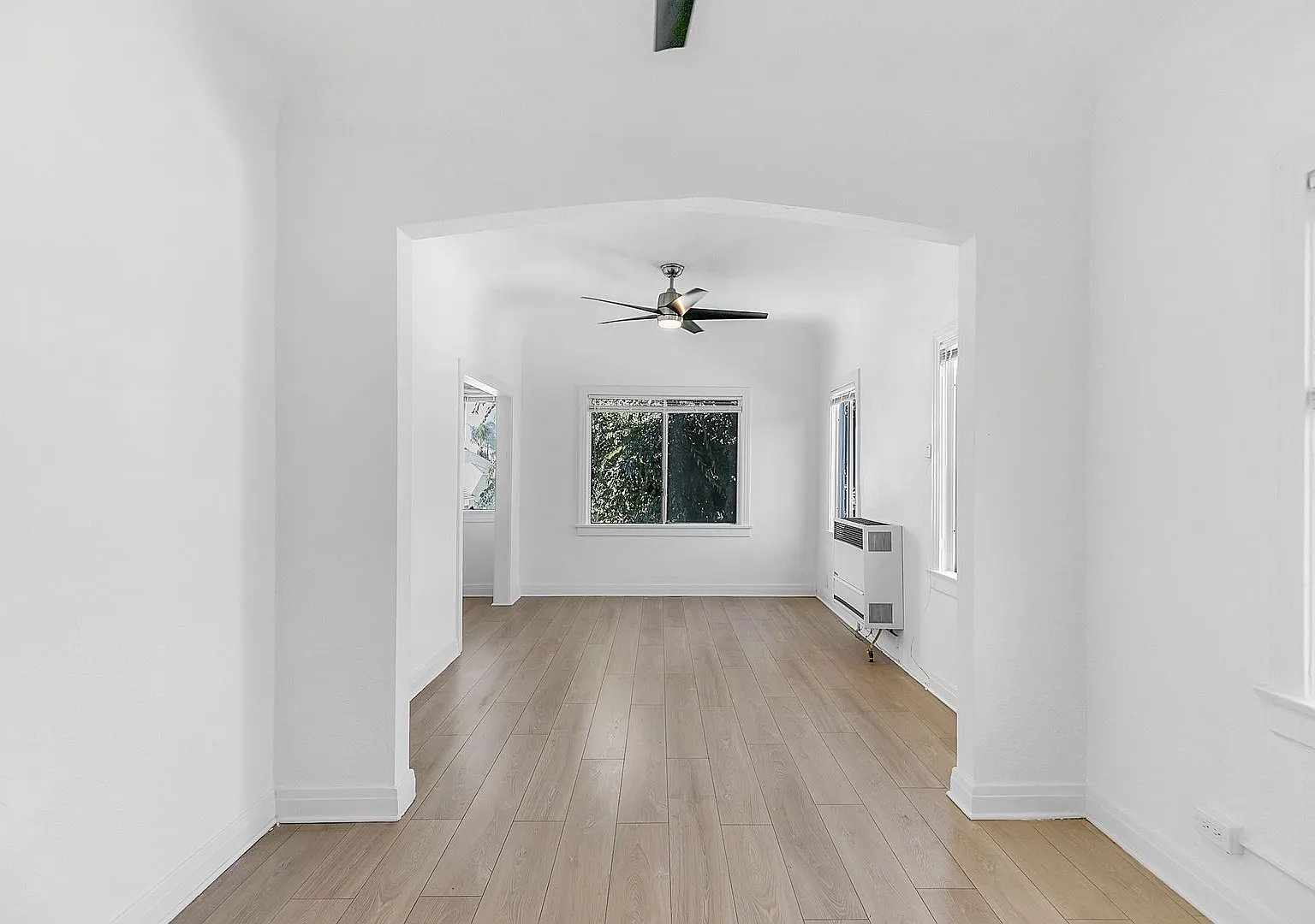 1524 E. 52nd Street — Photo 2