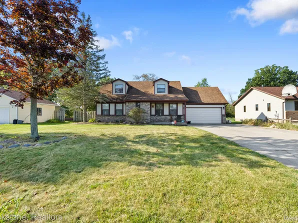 1019 Nautical Ln, Cottrellville, MI 48039