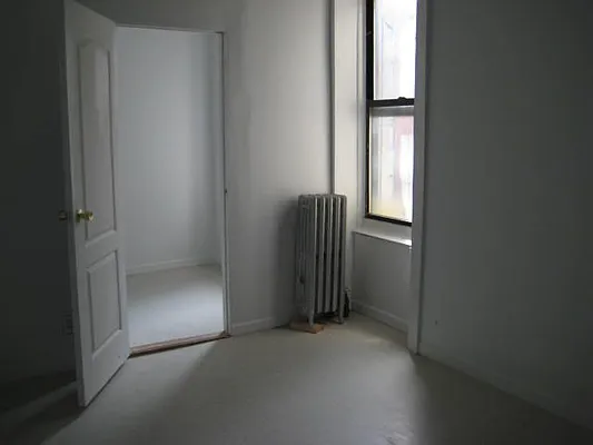 Rented by MCR Realty | media 7