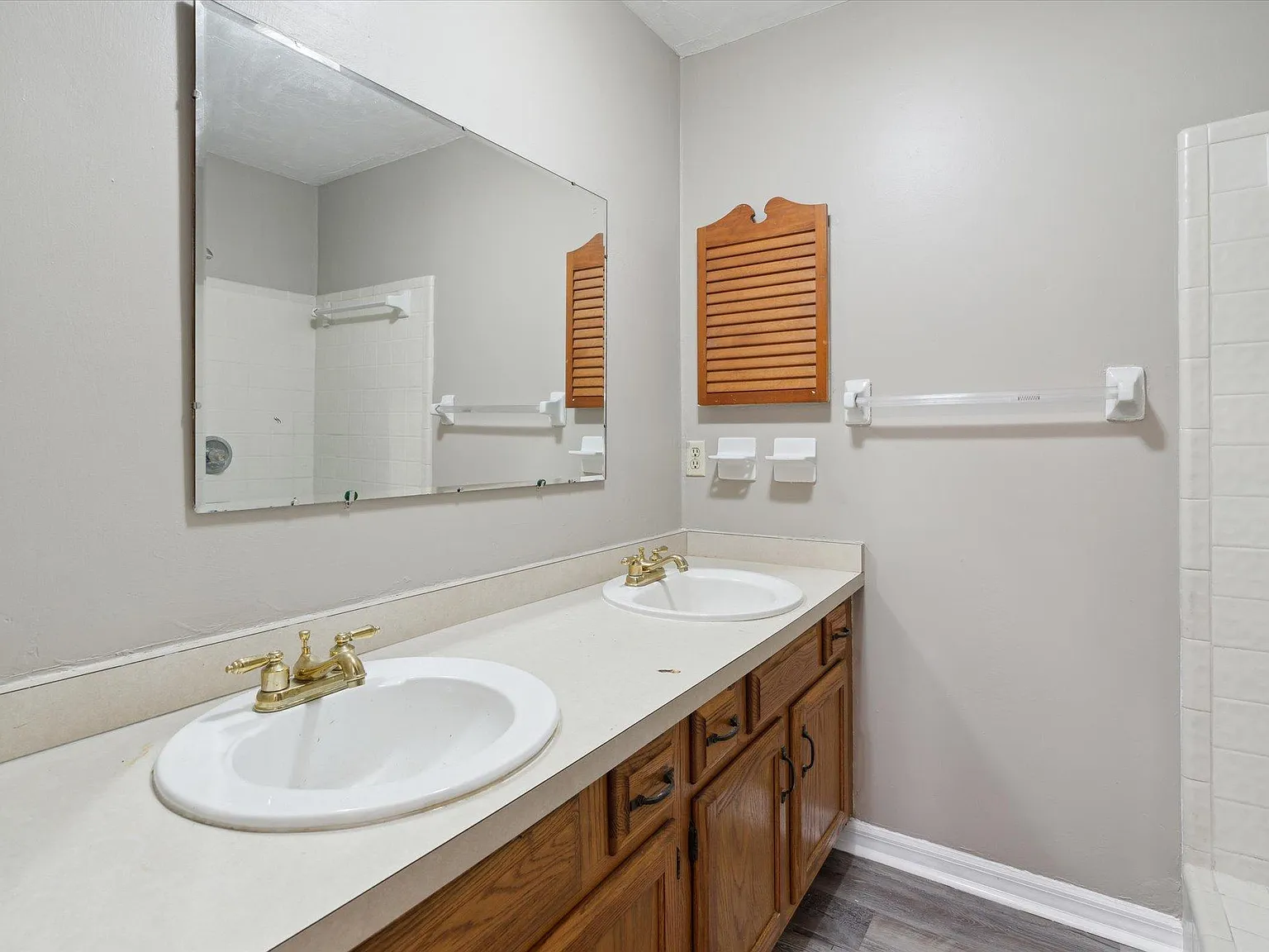 3 bed, 2.0 bath, 966 sqft, $910 — Photo 4