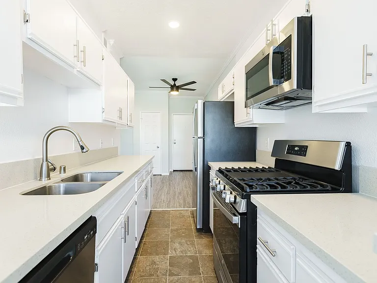 14900 Moorpark Street — Photo 46