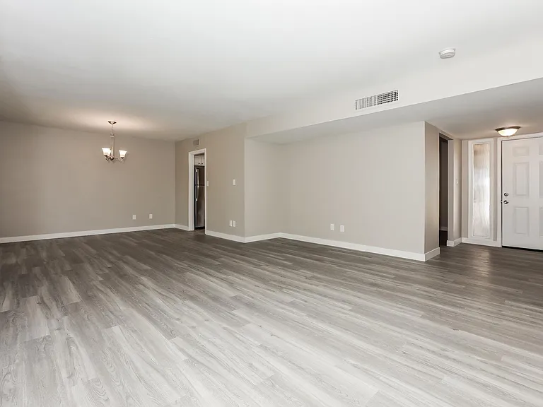 3430 S Oak St — Photo 5