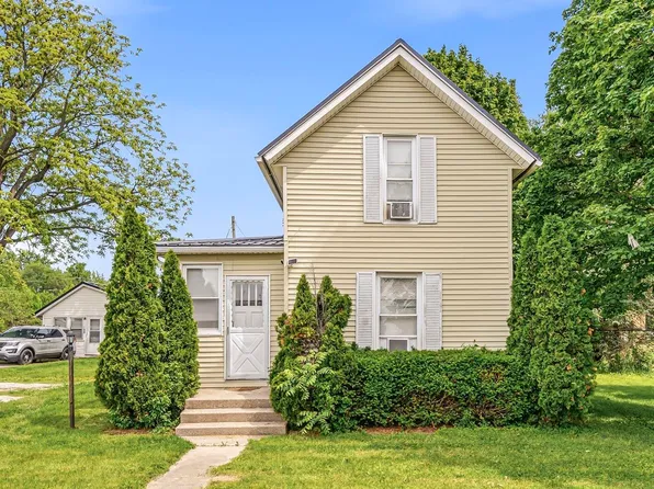800 E Waterford St, Wakarusa, IN 46573