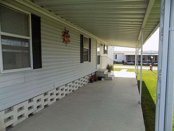 3rd image of 926 Scarlett Ln