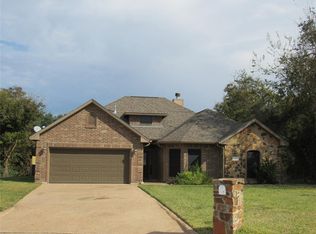 2920 Twisted Oak Dr, Brenham, TX 77833
