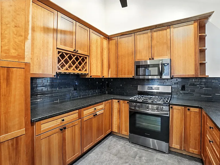 218 Brown St — Photo 23