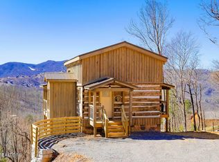 747 Fox Hollow Rd, Gatlinburg, TN 37738